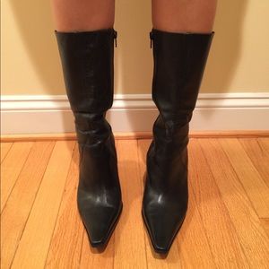 Black leather pointed toe heels!